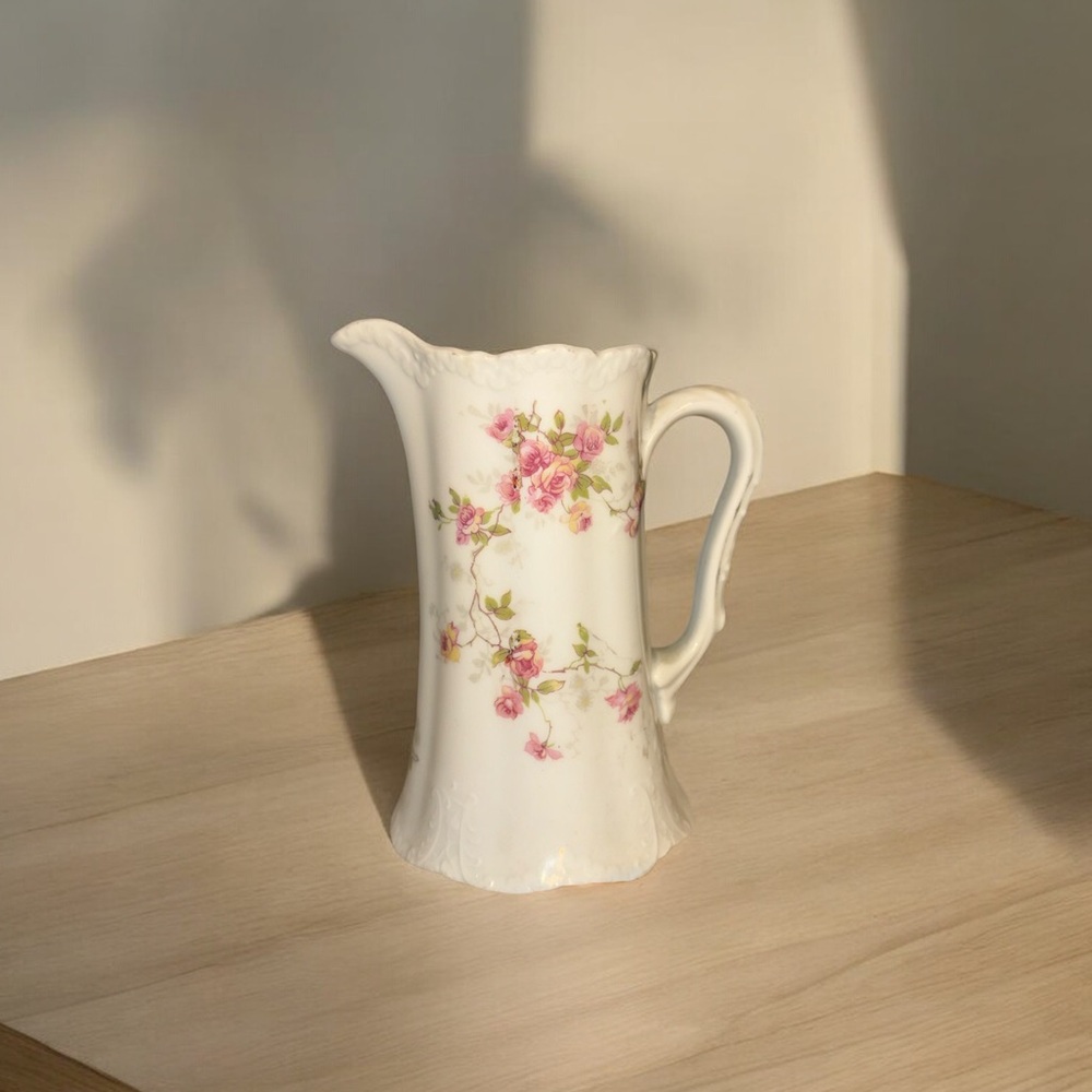 💐 {PRICE FIRM} Vtg. Austrian Porcelain Creamer
